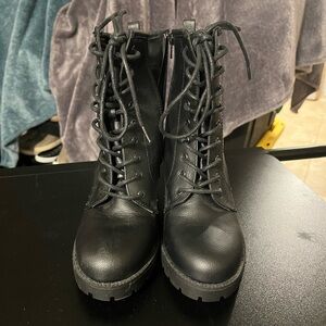 Combat boots w/ heel
